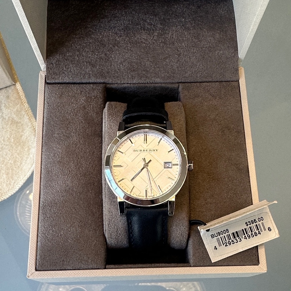 Burberry Black and Silver Timepiece - Picture 4 of 6